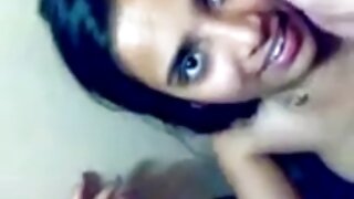 Masturbador adolescente dominado por sua mamãe peituda