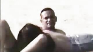 Si rambut coklat pameget di ngalaan pikiran lingerie fucks hiji kolot guy