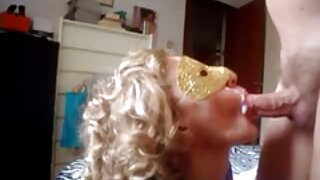 Agente feminina consegue se divertir com uma linda morena