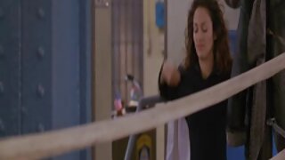 Garota branca viciada em BBC fode dois caras de uma vez