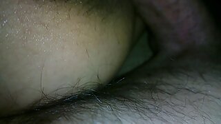 Latina com sobrancelhas marcantes sendo fodida no POV