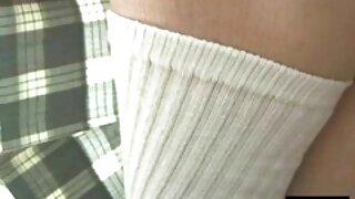 Tanga vestindo uma puta russa sendo fodida em público